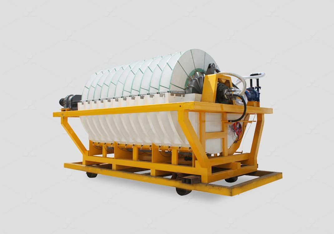 Ceramic vacuum filter